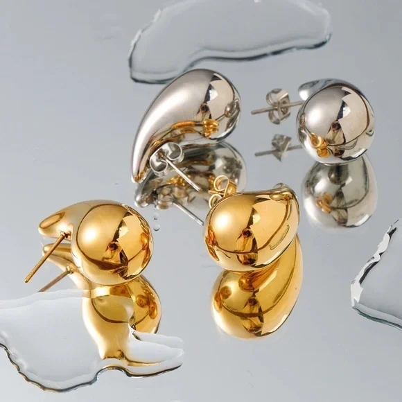 18k Gold Plated *Water Drop Stud* Earrings - Picture 9 of 11